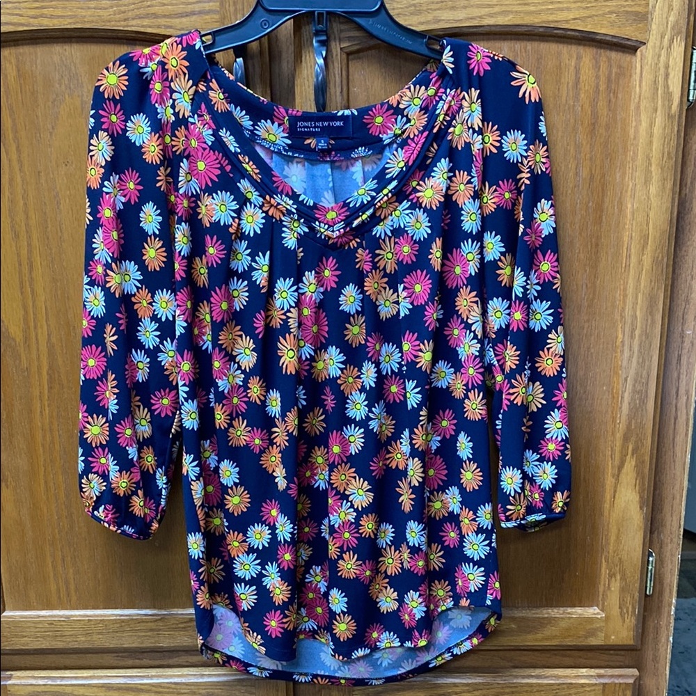 Jones New York Pink, white, and Navy Floral 3/4 Sleeve Blouse.  Like new